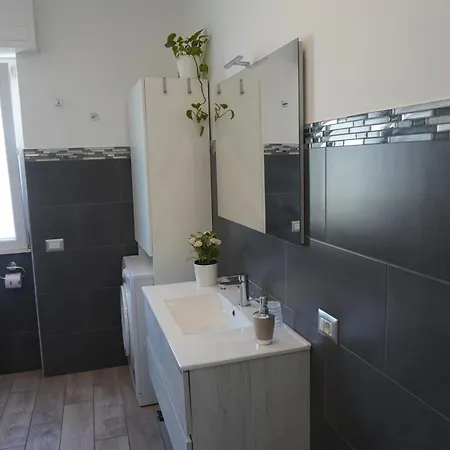 Casa Nelida, Centre *